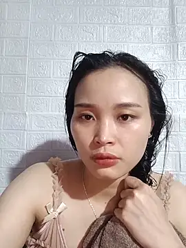 Akile80 online show from May 22, 2026, 3:32 pm