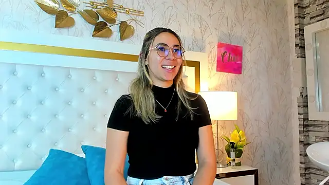 Snapshot of EimyBlake chatting on March 23, 2026, 8:19 pm EimyBlake online show from March 23, 2026, 8:19 pm