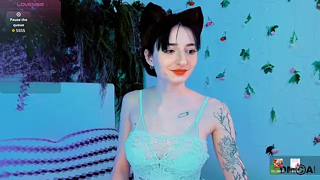 Kira  Cutie online show from May 23, 2026, 10:20 pm
