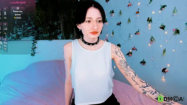 Kira  Cutie online show from June 4, 2026, 9:52 pm
