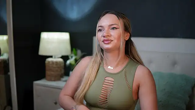 Snapshot of DaliaParis chatting on August 5, 2026, 8:47 pm DaliaParis online show from August 5, 2026, 8:47 pm