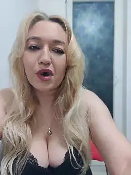 Snapshot of LexaVelure chatting on April 9, 2026, 8:26 pm LexaVelure online show from April 9, 2026, 8:26 pm