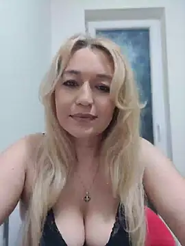 Snapshot of LexaVelure chatting on April 16, 2026, 9:50 pm LexaVelure online show from April 16, 2026, 9:50 pm