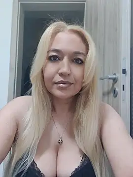 Snapshot of LexaVelure chatting on May 24, 2026, 9:15 pm LexaVelure online show from May 24, 2026, 9:15 pm