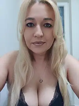 Snapshot of LexaVelure chatting on May 13, 2026, 10:17 pm LexaVelure online show from May 13, 2026, 10:17 pm