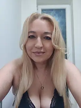 Snapshot of LexaVelure chatting on May 9, 2026, 9:18 pm LexaVelure online show from May 9, 2026, 9:18 pm