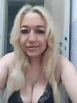 Snapshot of LexaVelure chatting on May 22, 2026, 9:13 pm LexaVelure online show from May 22, 2026, 9:13 pm