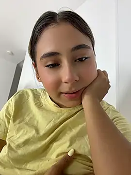 Snapshot of MelodyRey__ chatting on May 11, 2026, 1:51 am MelodyRey online show from May 11, 2026, 1:51 am