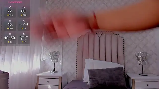 zoejenner  online show from May 9, 2026, 7:39 pm