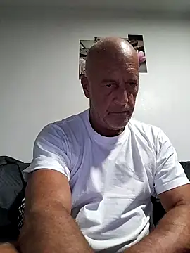 lateex77 online show from April 12, 2026, 11:08 pm