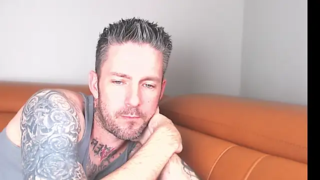 Snapshot of SkylarrGrey chatting on April 2, 2026, 8:15 pm SkylarrGrey online show from April 2, 2026, 8:15 pm