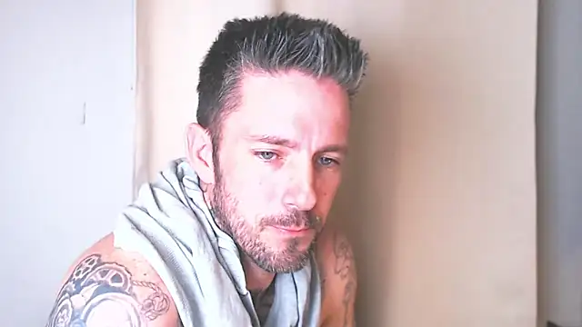 Snapshot of SkylarrGrey chatting on April 3, 2026, 8:21 am SkylarrGrey online show from April 3, 2026, 8:21 am