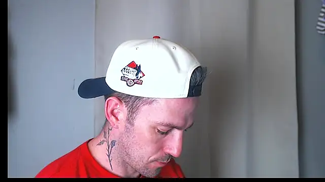 Snapshot of SkylarrGrey chatting on April 6, 2026, 6:47 am SkylarrGrey online show from April 6, 2026, 6:47 am