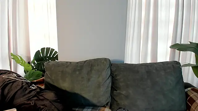  EmilyRouge  online show from May 12, 2026, 9:54 pm