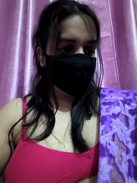 REENA-STRIP online show from April 28, 2026, 7:18 pm