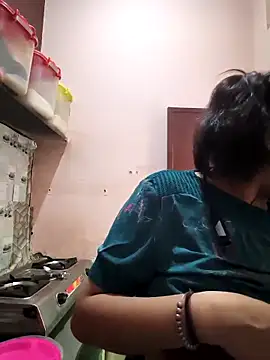 REENA-STRIP online show from May 9, 2026, 7:23 am