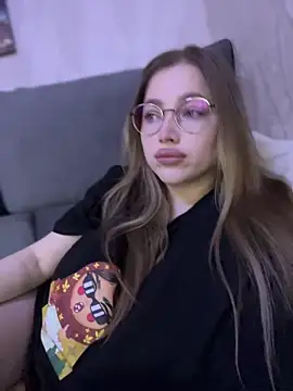 milana millka online show from April 14, 2026, 9:58 am
