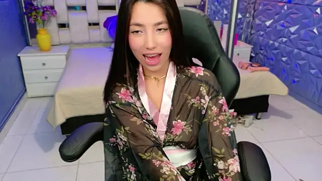 Snapshot of MiaLovelyn chatting on March 22, 2026, 2:18 pm MiaLovelyn online show from March 22, 2026, 2:18 pm