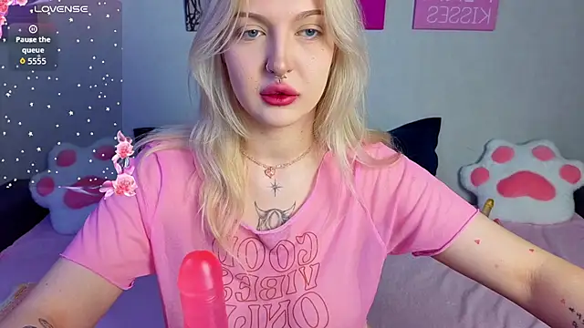 BlondieSummer online show from August 8, 2026, 6:26 pm