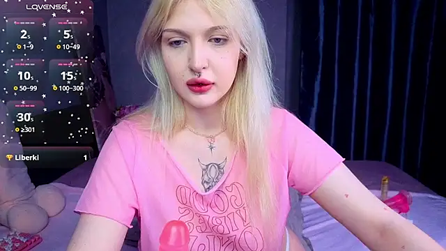 BlondieSummer online show from July 21, 2026, 7:37 pm