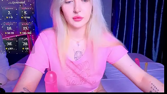 BlondieSummer online show from June 25, 2026, 6:13 pm