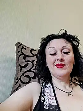 HelgaDennis online show from May 31, 2026, 6:19 am