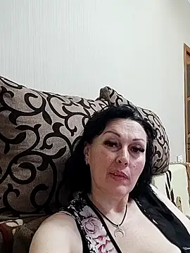 HelgaDennis online show from June 5, 2026, 7:52 pm