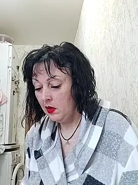 HelgaDennis online show from May 15, 2026, 4:54 am