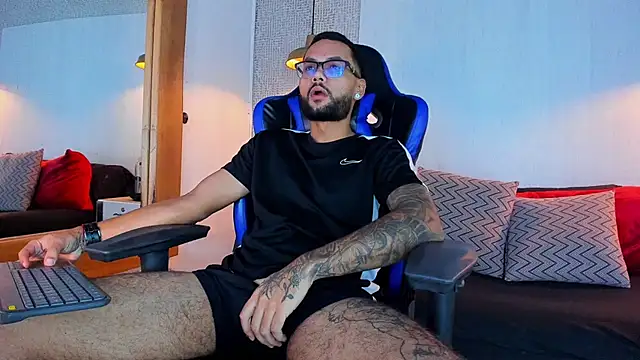 KyleJoss30 online show from May 3, 2026, 9:07 pm
