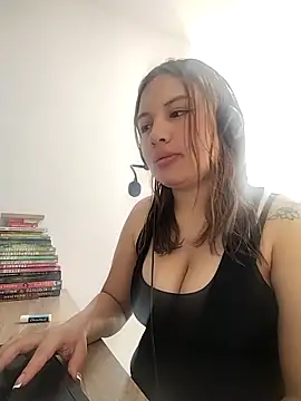 Isabelaqueen1278 online show from April 14, 2026, 1:05 pm