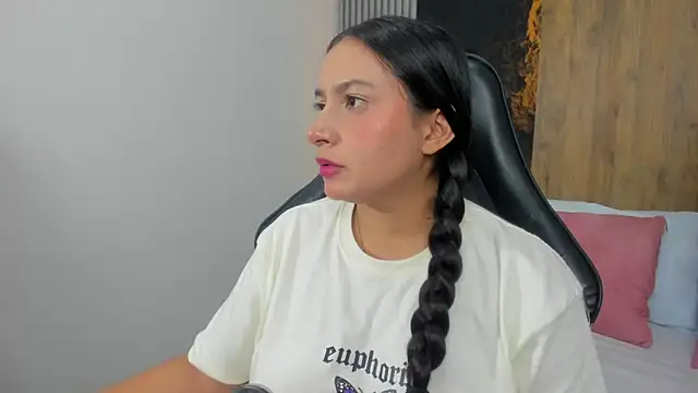 kira relish online show from May 8, 2026, 12:42 pm