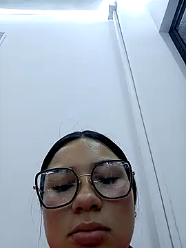 miaboom online show from March 26, 2026, 2:26 pm