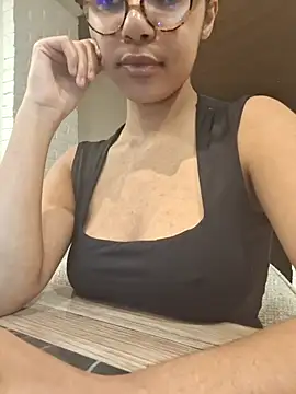 Anonymegirl0012 online show from April 8, 2026, 12:01 am