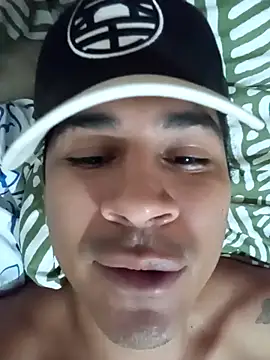 carlosmgu111 online show from May 6, 2026, 4:05 am