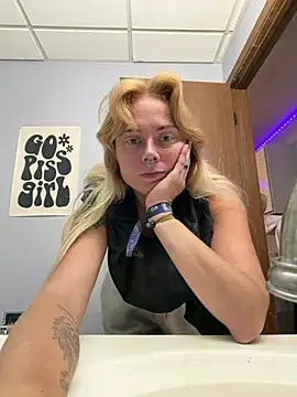 Snapshot of skinnyvan1lla chatting on August 5, 2026, 7:13 am skinnyvan1lla online show from August 5, 2026, 7:13 am