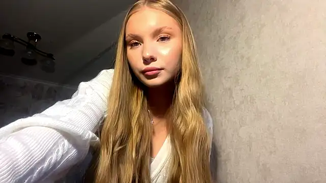 CarolineNine online show from April 24, 2026, 3:36 pm