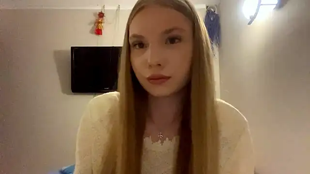 CarolineNine online show from April 25, 2026, 3:09 pm