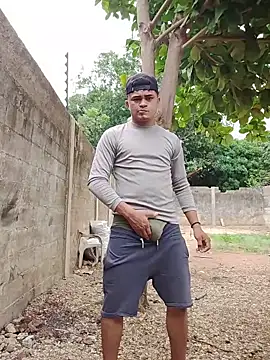 HOTRAINYGOLDEN online show from May 22, 2026, 12:14 pm