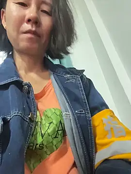 lilysister66 online show from June 12, 2026, 11:52 am