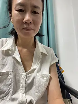 lilysister66 online show from June 30, 2026, 8:20 pm