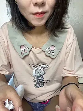 lilysister66 online show from May 5, 2026, 2:36 am