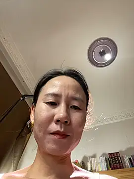 lilysister66 online show from April 18, 2026, 5:26 pm