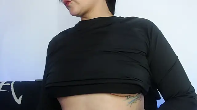 SCARLETTTX online show from May 6, 2026, 1:04 pm