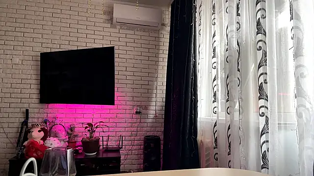 ElmiraDabato online show from April 7, 2026, 7:10 am