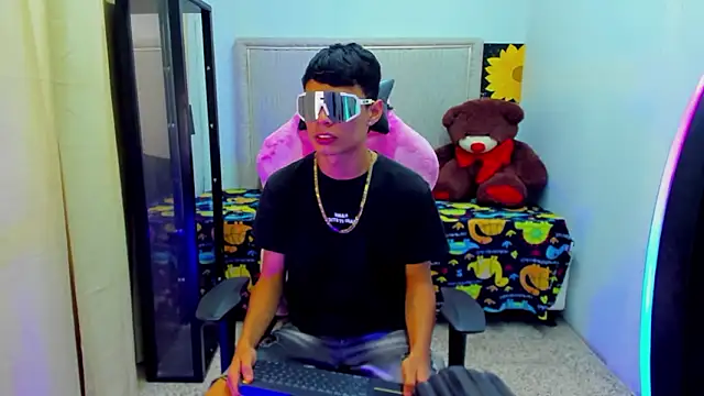 Snapshot of Dayron_lee_ chatting on March 22, 2026, 9:16 pm Dayron lee online show from March 22, 2026, 9:16 pm