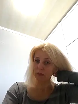 MiaLove183 online show from April 25, 2026, 11:24 am