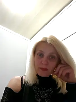 MiaLove183 online show from May 11, 2026, 2:18 pm