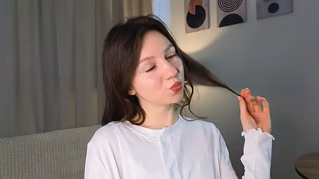 nikatiny online show from March 26, 2026, 4:11 am