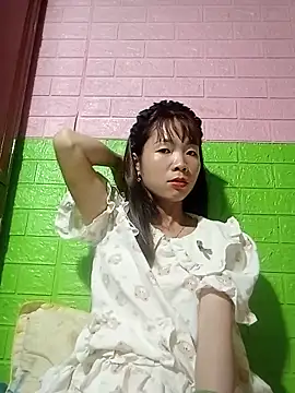 AmyLinee01 online show from May 18, 2026, 11:20 pm