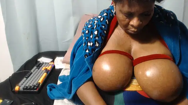 Lucia-boobs online show from July 28, 2026, 1:24 am